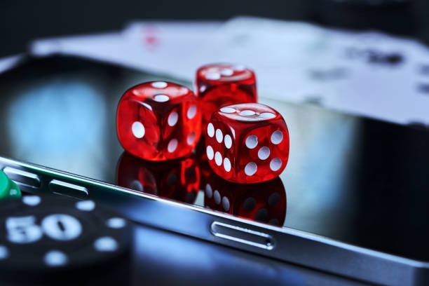 kaskuswin Playtech live-dealer studio with dealer at roulette table and betting interface